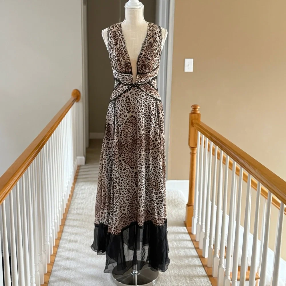 Mandalay Evening Gown Grey Leopard Print Silk V-Neck Maxi Evening Dress - Picture 4 of 16